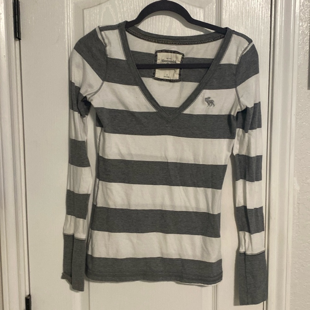 Abercrombie & Fitch long sleeve grey and white striped long sleeve shirt.